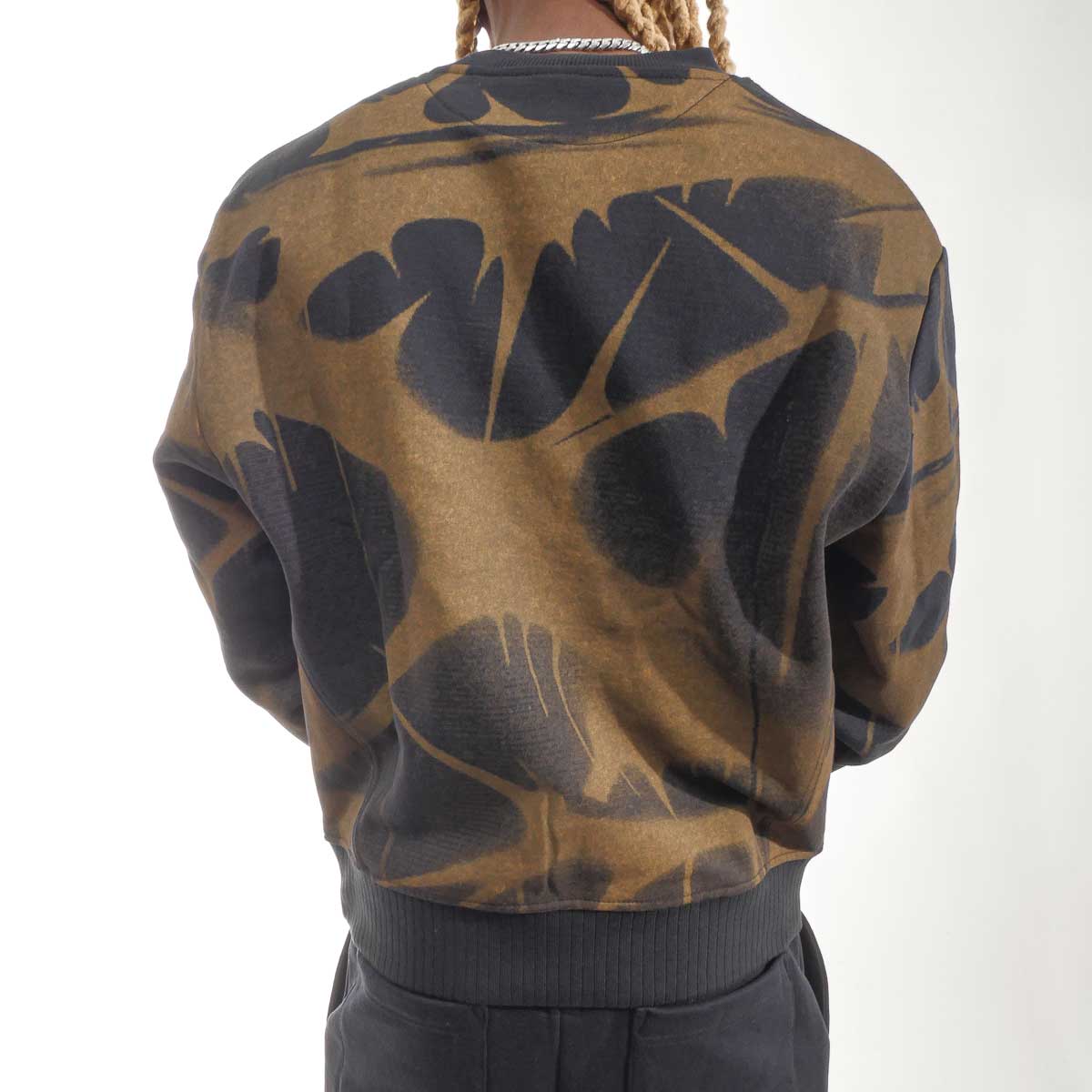 Pocketed Washed Thorn Crew Black by Chosen - 2